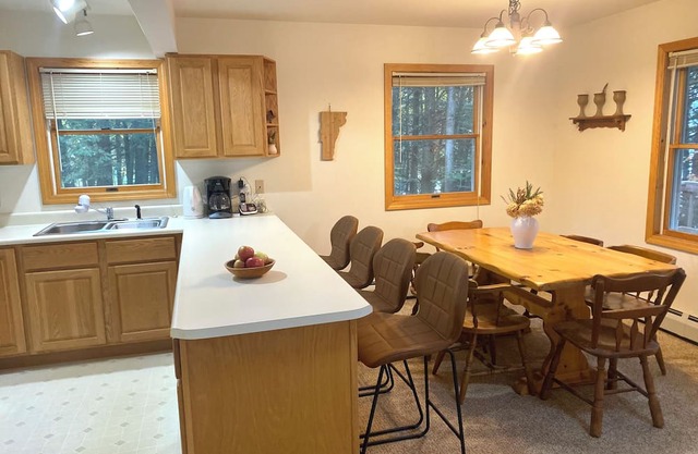 Charming & Family-Friendly Lakefront home on Lake Carmi