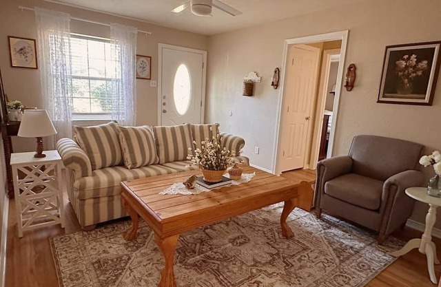 Cozy Cottage | 3 BR/2 BA -15 min Downtown Dallas