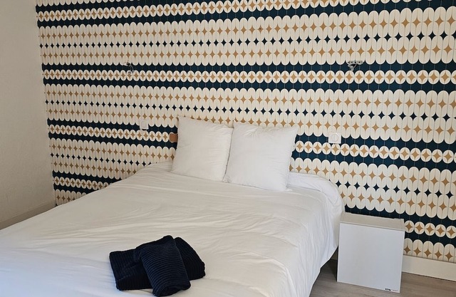 Room 'Chambre 7' with Shared Terrace, Wi-Fi and Air Conditioning