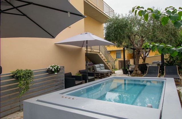 Lovely apartment for 5 people with private pool, WIFI, A/C, TV and patio