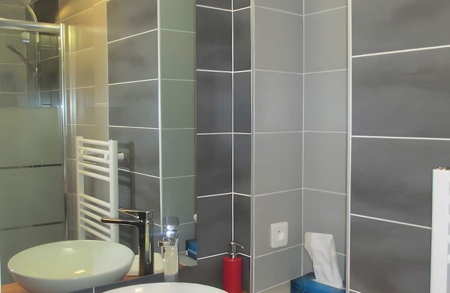 Guest Room 'Room 3 – Coquelicot' with Shared Pool, Communal Terrace and Wi-Fi