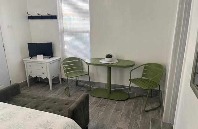 Charming and cozy apartment in delightful Wofford Heights