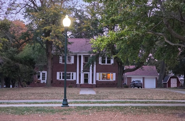 Beautiful lakeshore estate. 4 bdrm. Views of the lake from nearly every room!