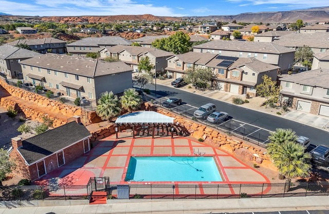 Desert Haven - Resort-Style Pool - 3BR Townhome