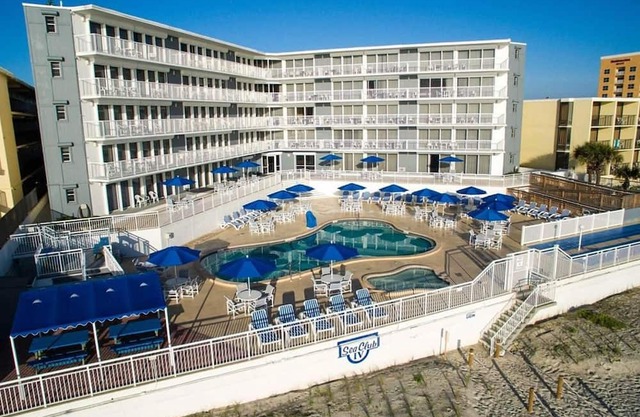 Wake Up by the Waves – 1BR Windward Suite in Daytona Shores