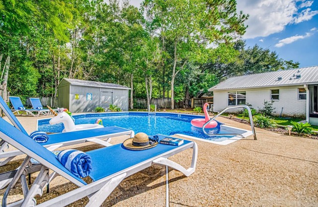 Charming Pensacola Home w/Pool & Lanai