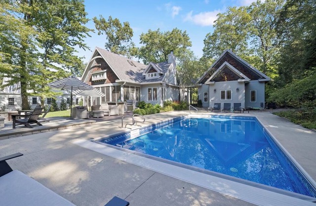 Putters Pool House - Grand Beach home with pool