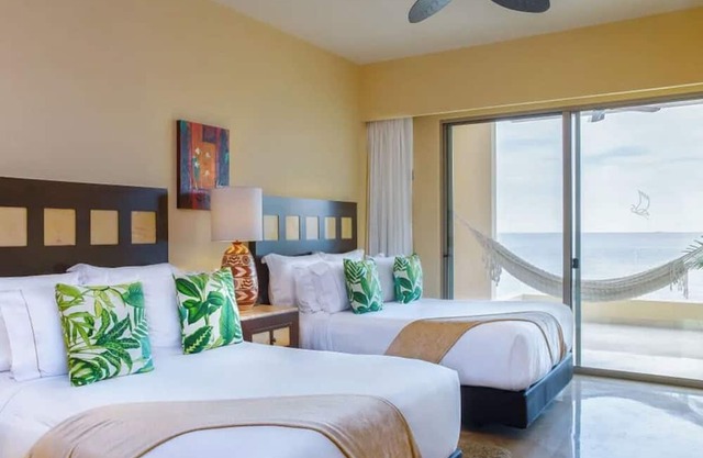 Ocean-View Deluxe Room w/Private Terrace & Hammock