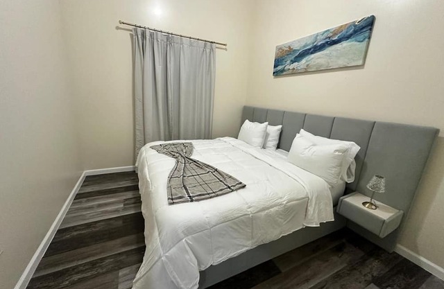 Charming 3-bedroom apartment in Elizabeth with AC