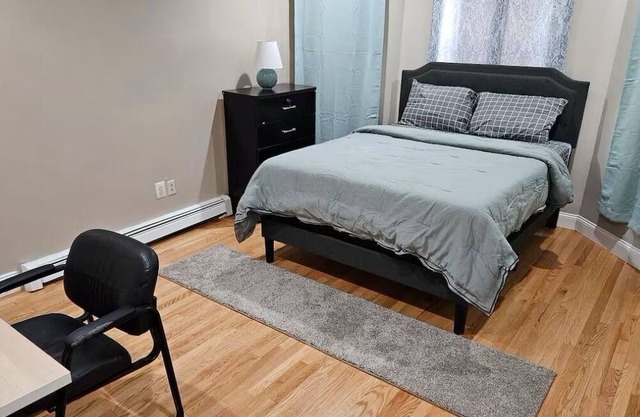 Lovely fully equipped 4-bedroom apartment in charming Boston with parking.