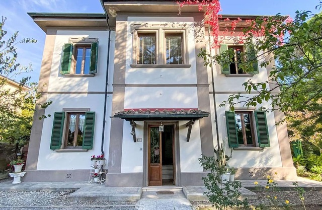 Stunning private villa for 11 guests with WIFI, private pool, hot tub, TV, patio and pets allowed