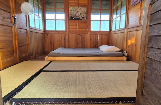 Unique and Private Country House with Sauna, Jacuzzi and Hawaiian Hothouse Spa!