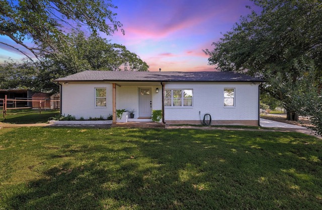 Charming 3-bedroom house in Boyd - newly renovated & close to Ft. Worth!