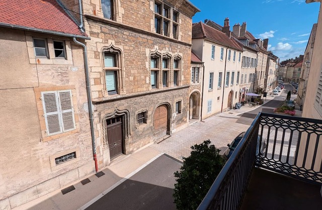 Encantador apartamento en el corazón de Vesoul con parking privado