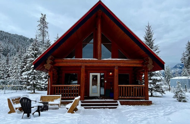 Beautiful 2BR Wooden Cabin