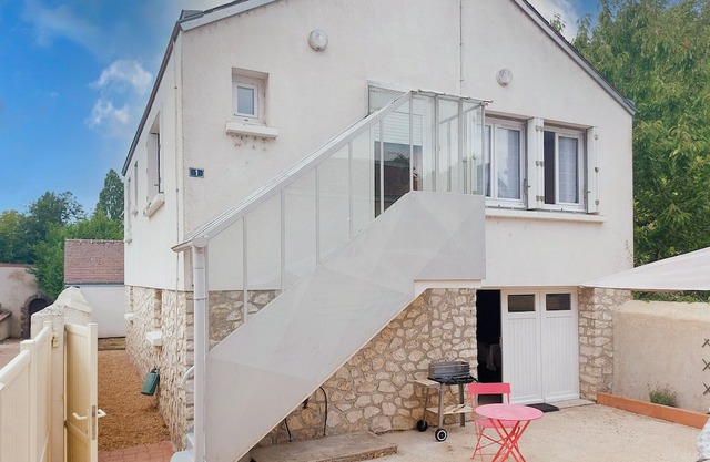 Gîte Saint Lubin: Confort familiar y encanto local