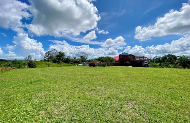 La Loma Farmhouse in Cidra Hot Tub & Breathtaking Mountain Views