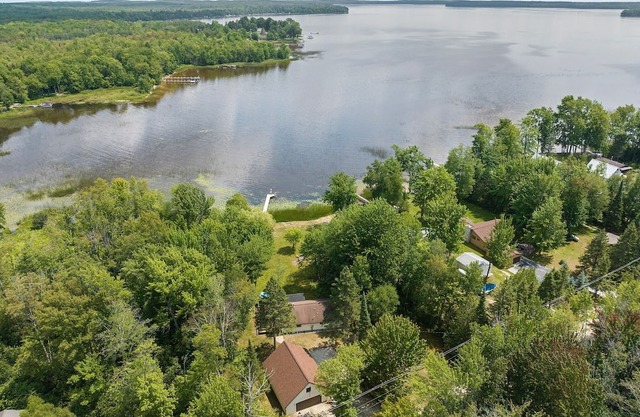 New Listing!-Douglas Lakefront Home-Hot Tub-GameRoom-FirePit-Dog-friendly!