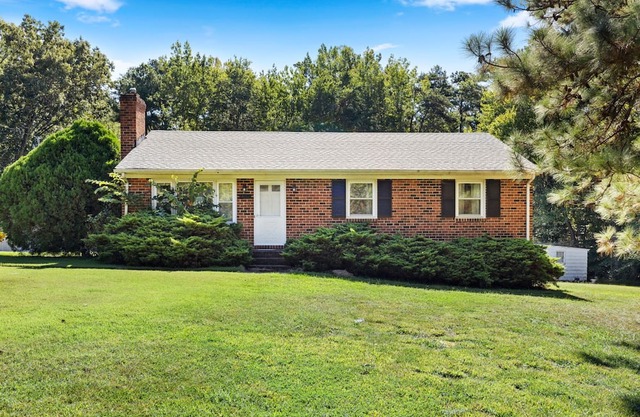 Grandmother's house on 2 sprawling acres in Moseley, VA is waiting for you!
