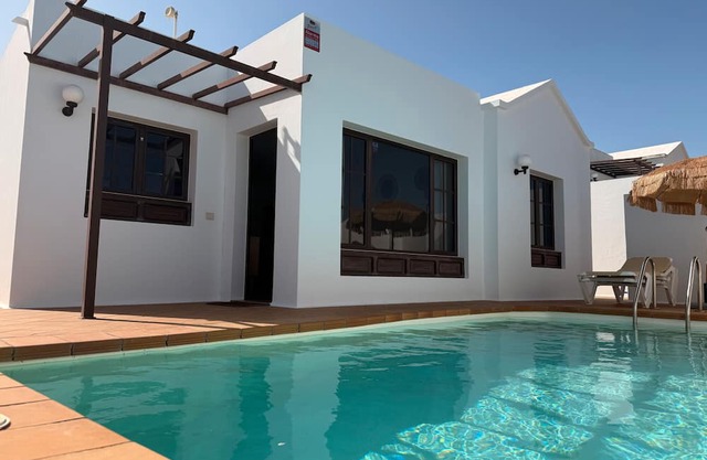 Vacation Home 'Timanfaya' with Sea View, Private Pool and Wi-Fi