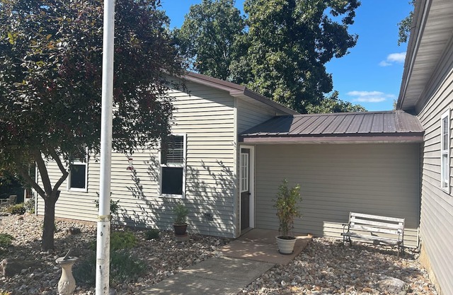 Peaceful cabin with AC in charming Liberty