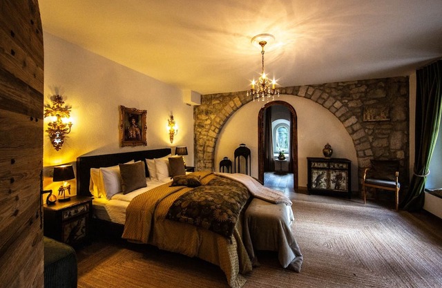 Elegant Courtyard Retreat on Estate near Geneva. Mont Blanc views. Pet-Friendly!