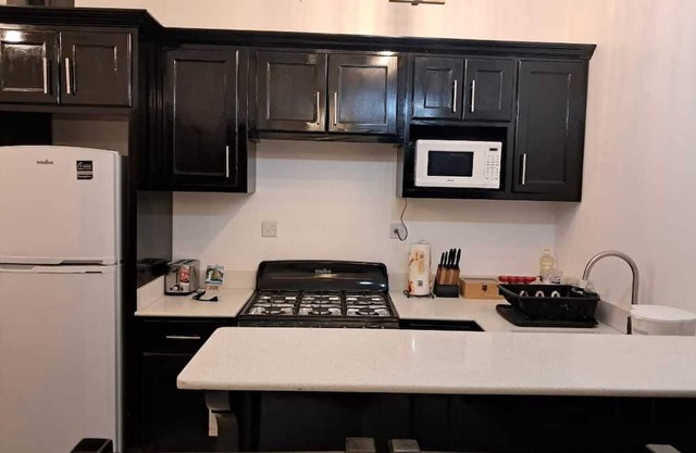 Cozy 2-bedroom apartment with AC