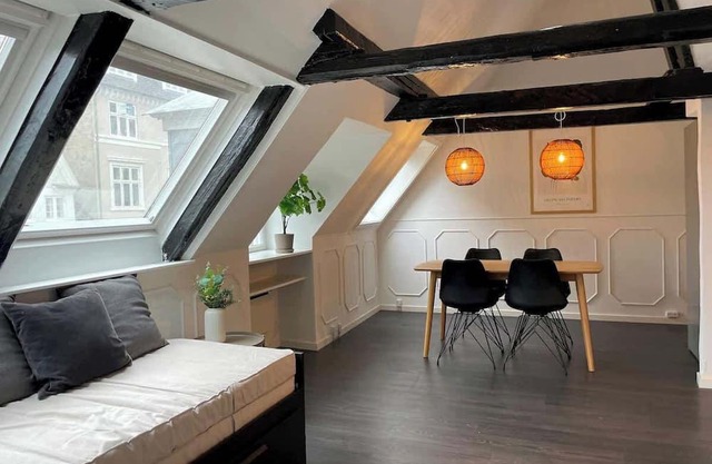 Designer Loft - Direct "Marble Church" Views