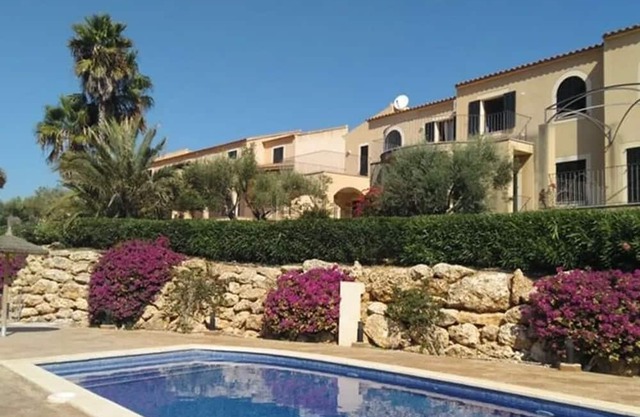 Vacation home with pool close to the beach