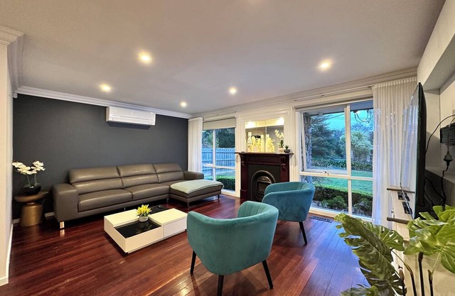 Spacious Family Retreat in Boronia – 5BR, 3.5BA with Mountain Views
