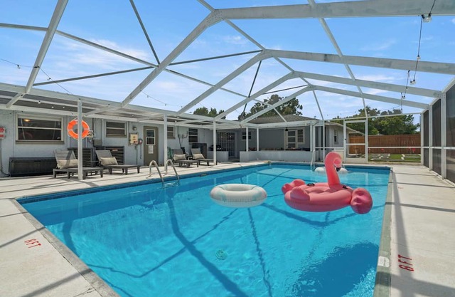 Heated Pool Home +Guest House! Mini Golf+Game Room