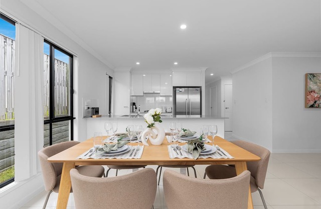Whispering Pines - Stylish 3BR Duplex close to M1