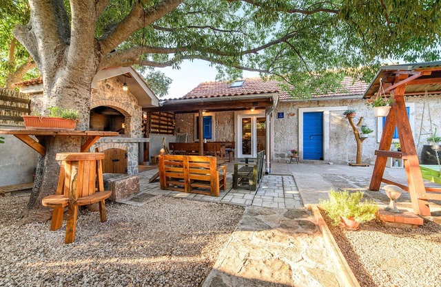 Holiday house with a swimming pool Konjevrate, Krka (K-24925)