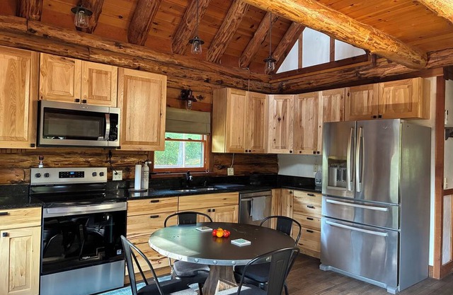 Chalet-Style Log Home – Waynesville, Ohio