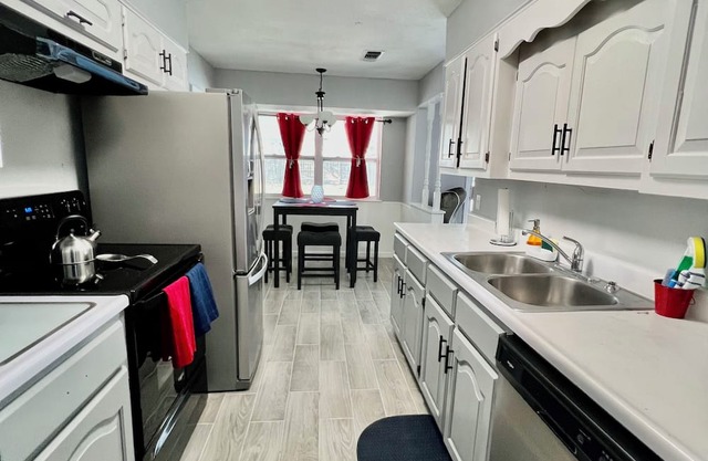 4BR w/Pool Furnished Extended Stay near Randolph AFB Wi-Fi W/D
