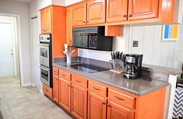 Spacious 4BR w/ Pool & Game Room Near Randolph AFB Extended Stay