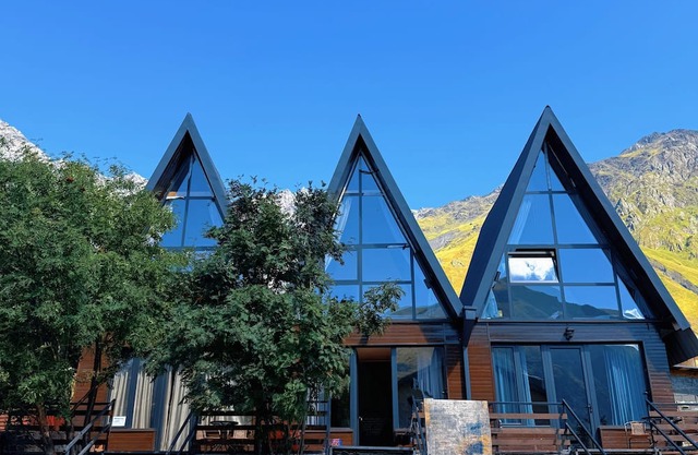 Villa Kazbegi Cottages. Three Cottage in One space with 2 Bedroom