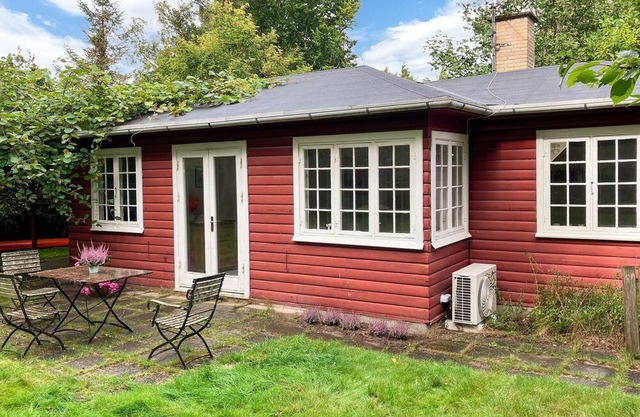 Lovely home in Hundested with WiFi