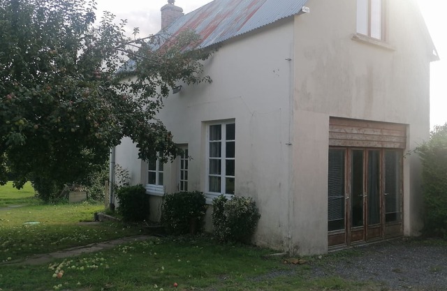 Peaceful, charming gîte in Normandy - pets welcome.
