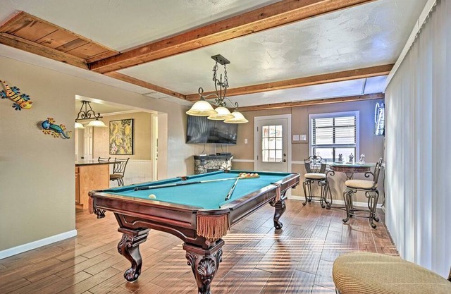 Pool, Hot Tub & Billard Beach Escape, Dog Friendly