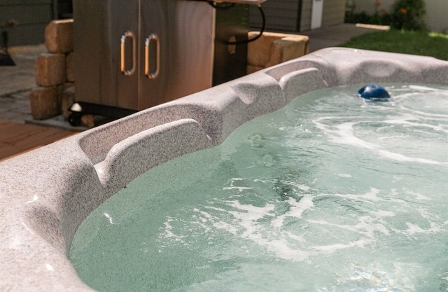 Autumn Retreat w/ Fire & Hot Tub