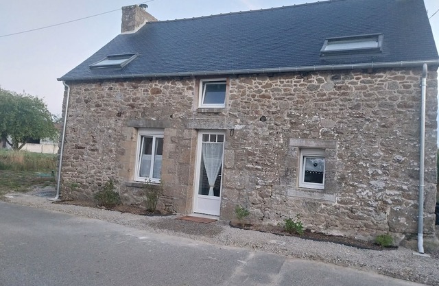 Small country house with wood-burning stove, 20 minutes from beaches...