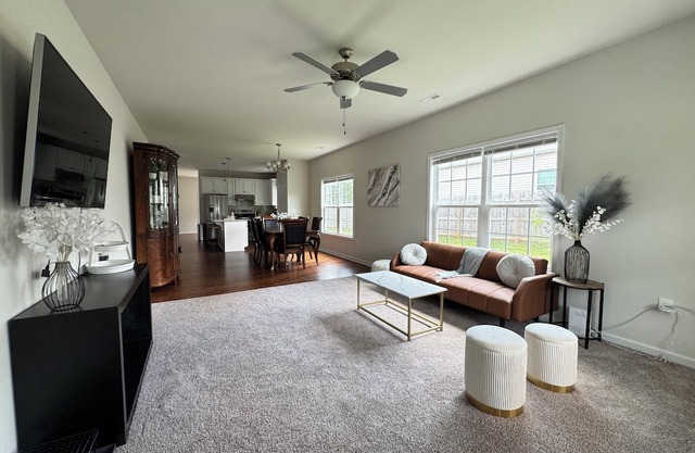 Plum & Olive - Entire Home 15 Min to LU