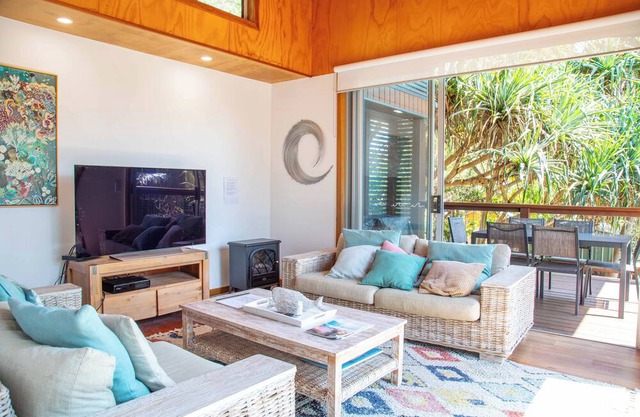 Seachange - Prime Location Near Straddie Hotel & Home Beach