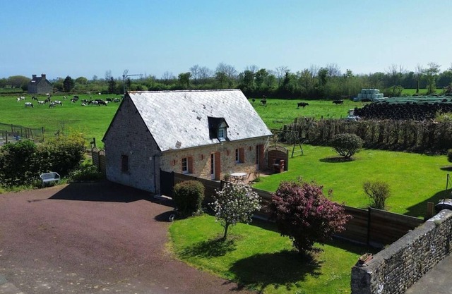 Casa de Vacaciones con Wi-Fi, Jardín Cerrado y Mascotas Permitidas en Saint-Marcouf