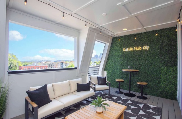 1.5 Miles to Broadway | City Views | Game Room