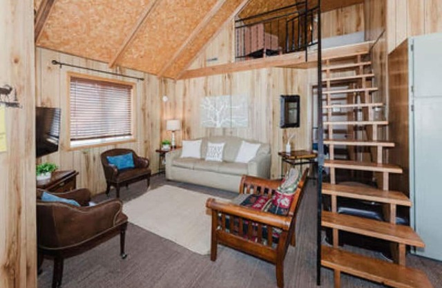 Loft #11 – Just Steps from Table Rock Lake at Happy Hollow Resort