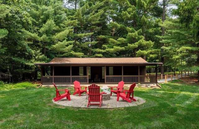 Smart TV with Roku I King bed I 10mins to Polaris