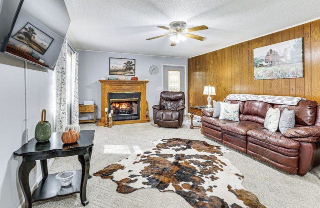 Families Welcome! Home w/Fire Pit in Soddy-Daisy