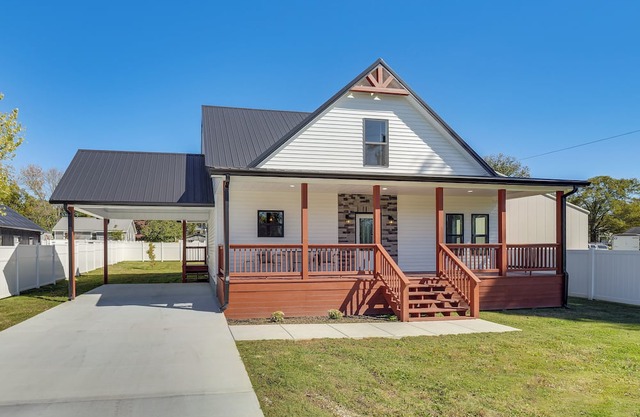 Tullahoma Whiskey Trail Base w/Yard & Fire Pit